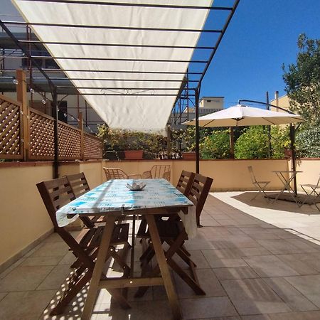 Appartamento Fronte Mare Con Parcheggio Privato Pescara Exterior photo